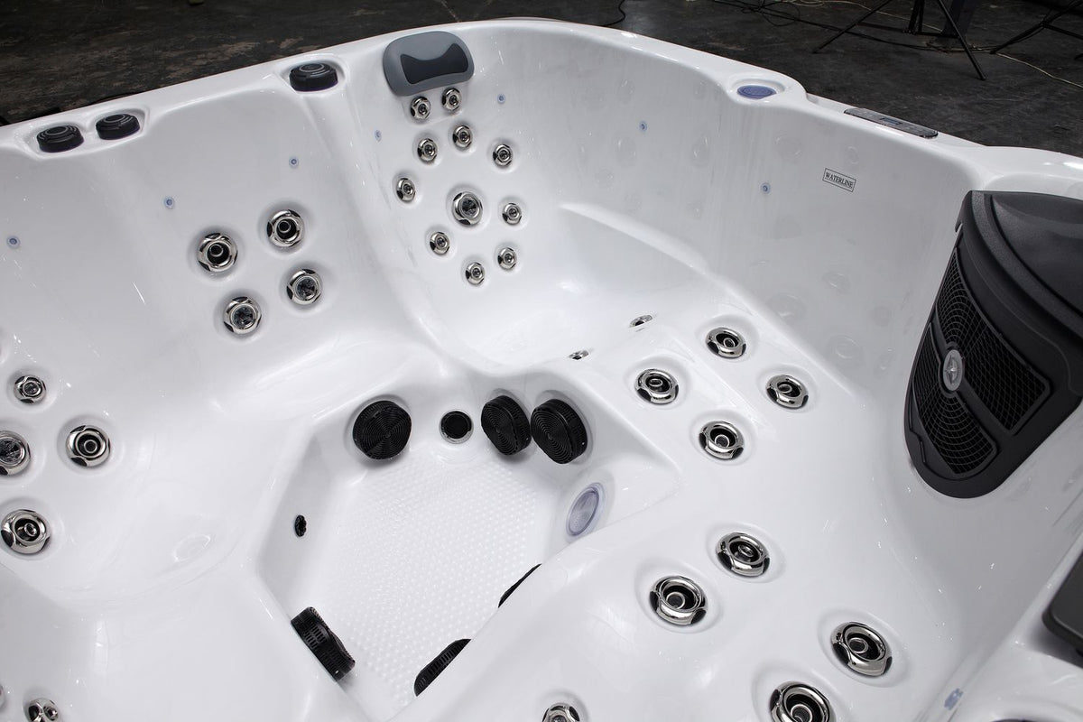 Revolution-spa Uranus 200x200x80 5 fős jakuzzi