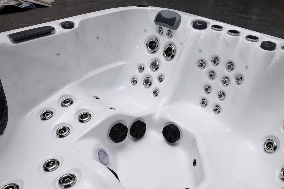 Revolution-spa Uranus 200x200x80 5 fős jakuzzi
