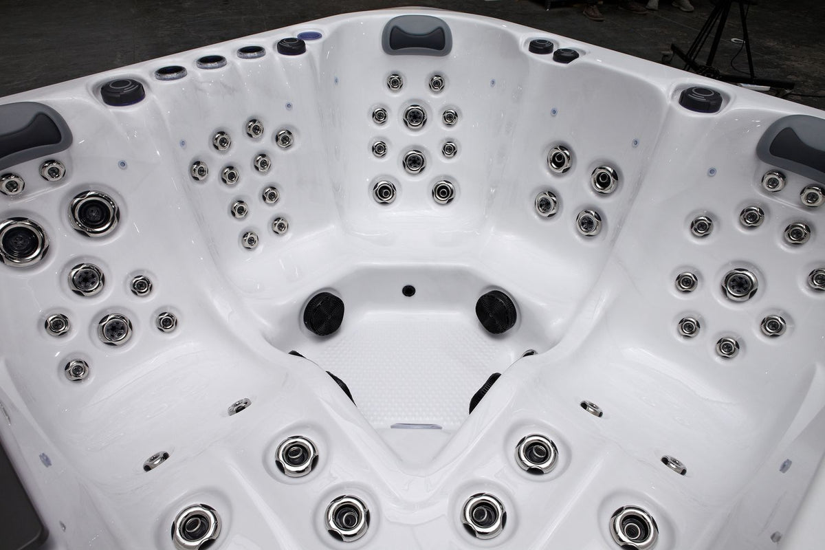 Revolution-spa Uranus 200x200x80 5 fős jakuzzi