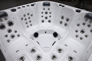 Revolution-spa Uranus 200x200x80 5 fős jakuzzi