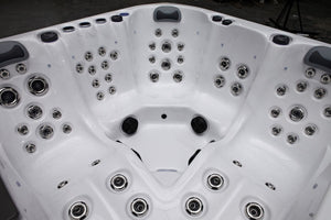 Revolution-spa Uranus 200x200x80 5 fős jakuzzi