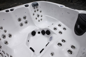 Revolution-spa Uranus 200x200x80 5 fős jakuzzi