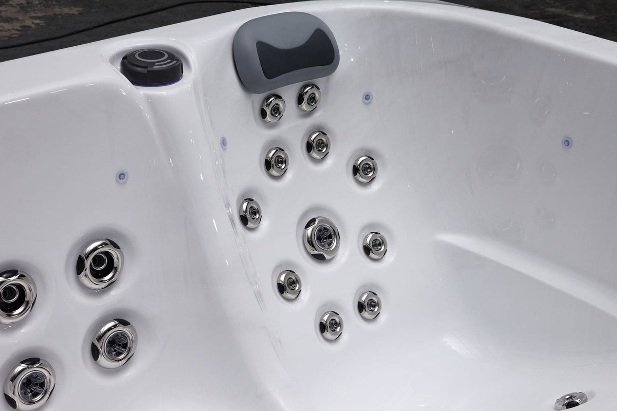 Revolution-spa Uranus 200x200x80 5 fős jakuzzi