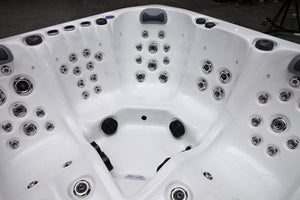 Revolution-spa Uranus 200x200x80 5 fős jakuzzi
