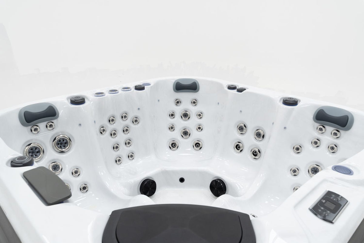 Revolution-spa Uranus 200x200x80 5 fős jakuzzi