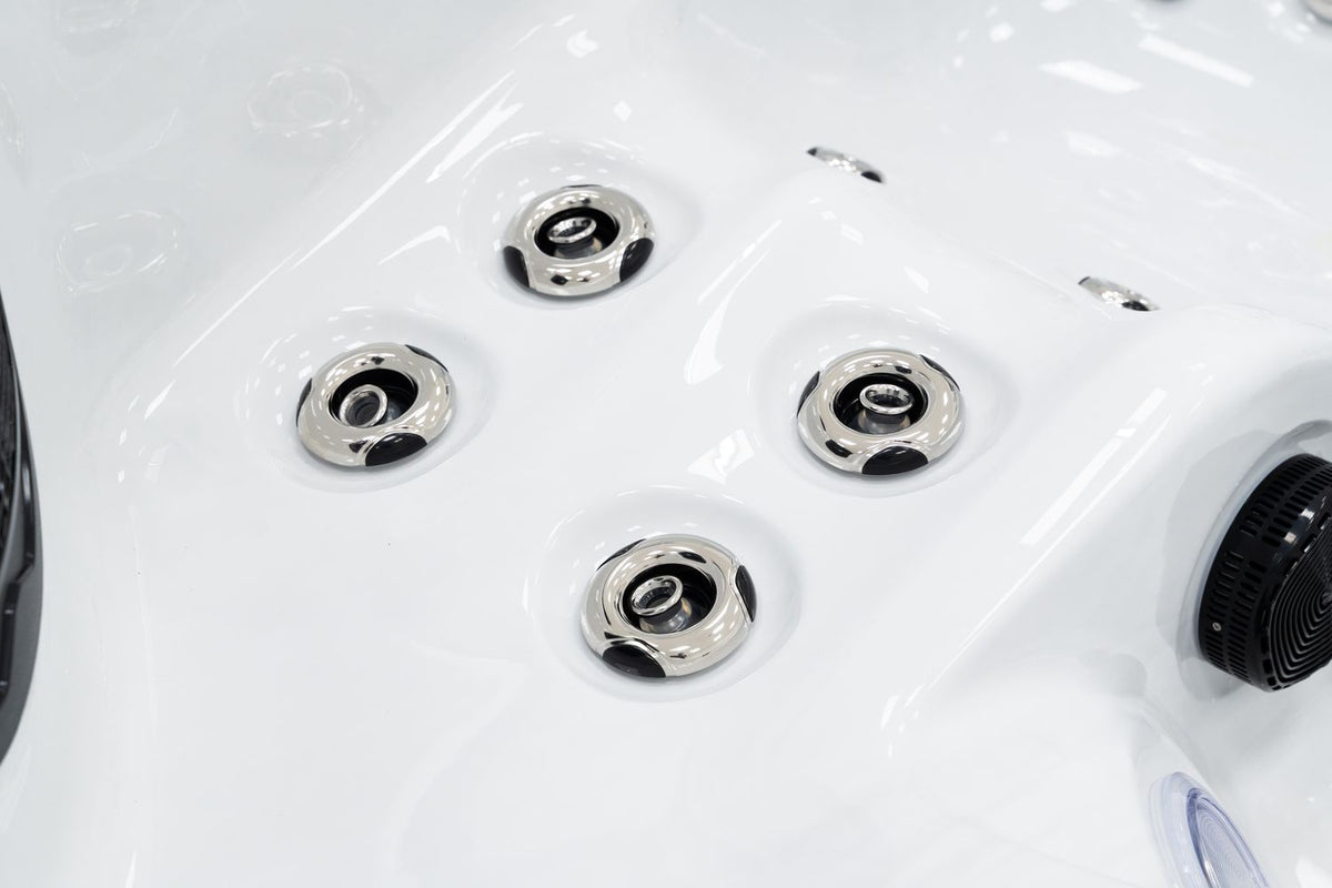 Revolution-spa Uranus 200x200x80 5 fős jakuzzi