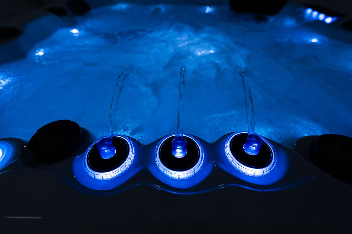 Revolution-spa Uranus 200x200x80 5 fős jakuzzi