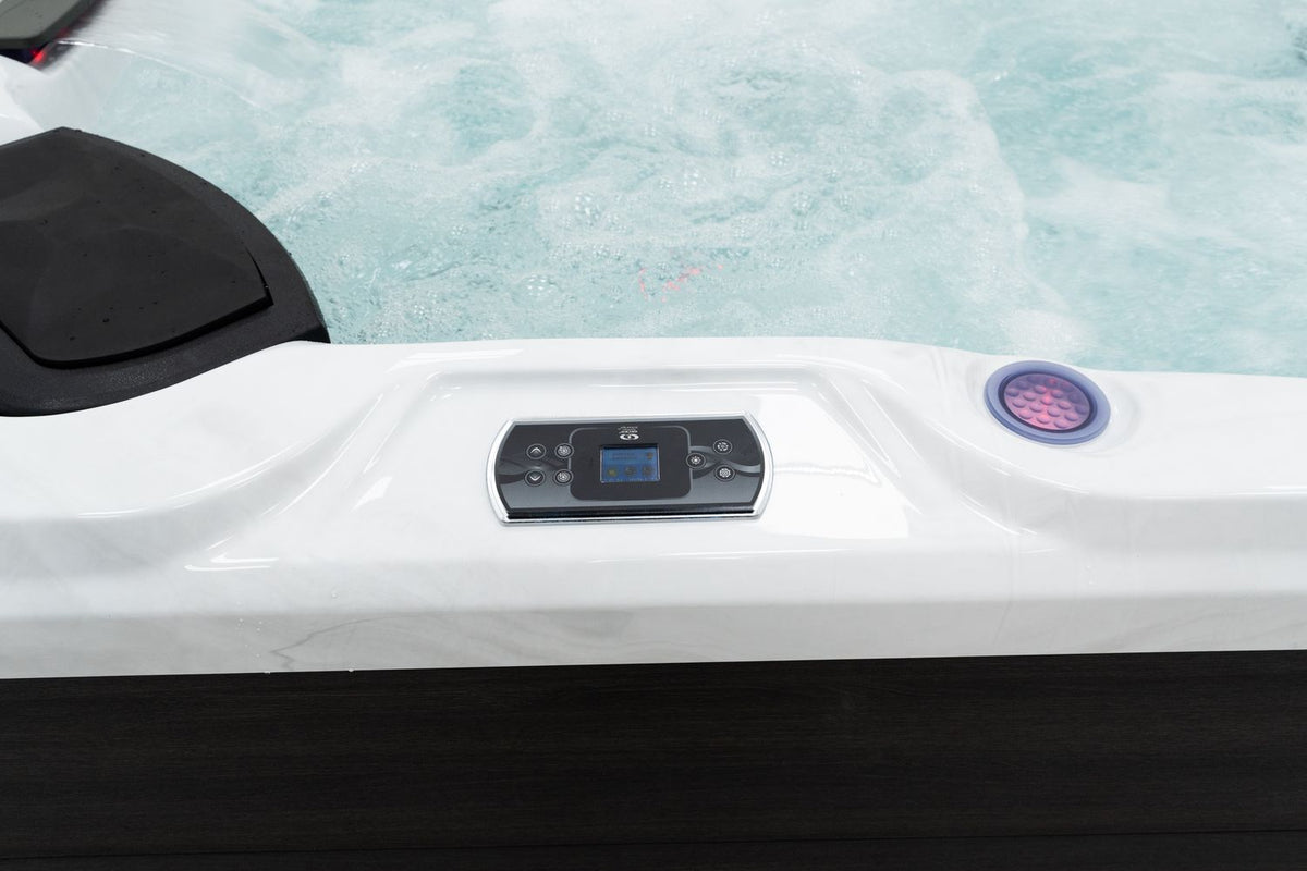 Revolution-spa Uranus 200x200x80 5 fős jakuzzi