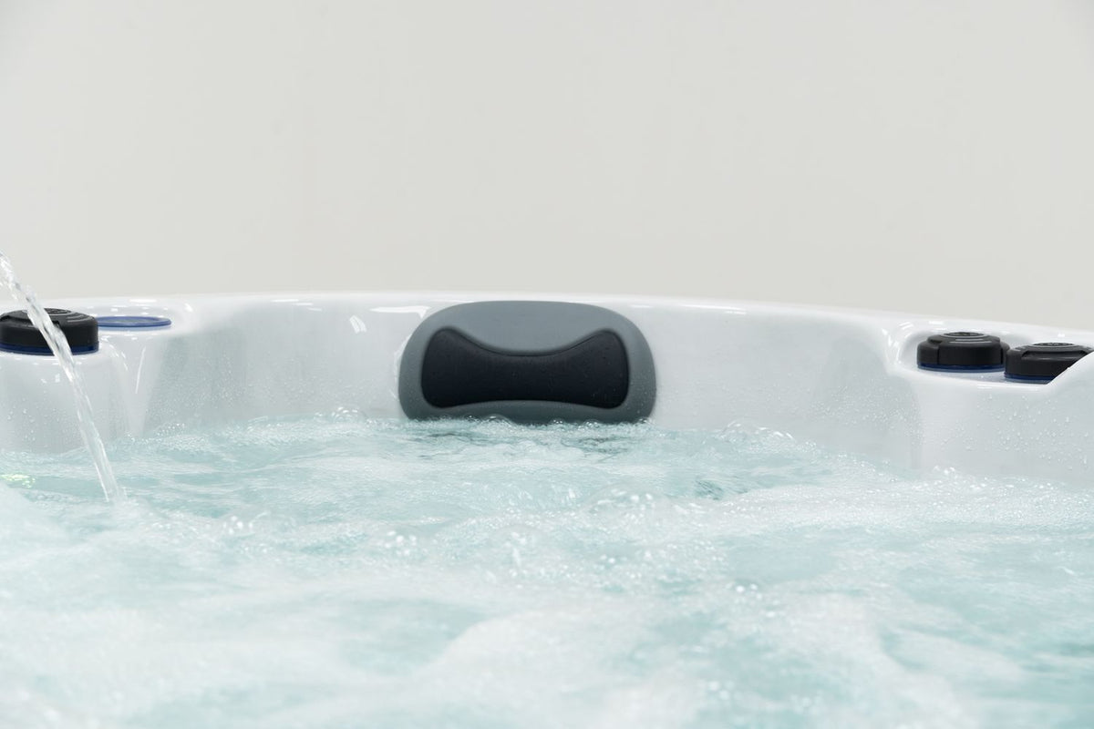 Revolution-spa Uranus 200x200x80 5 fős jakuzzi