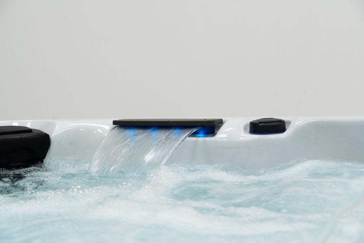 Revolution-spa Uranus 200x200x80 5 fős jakuzzi