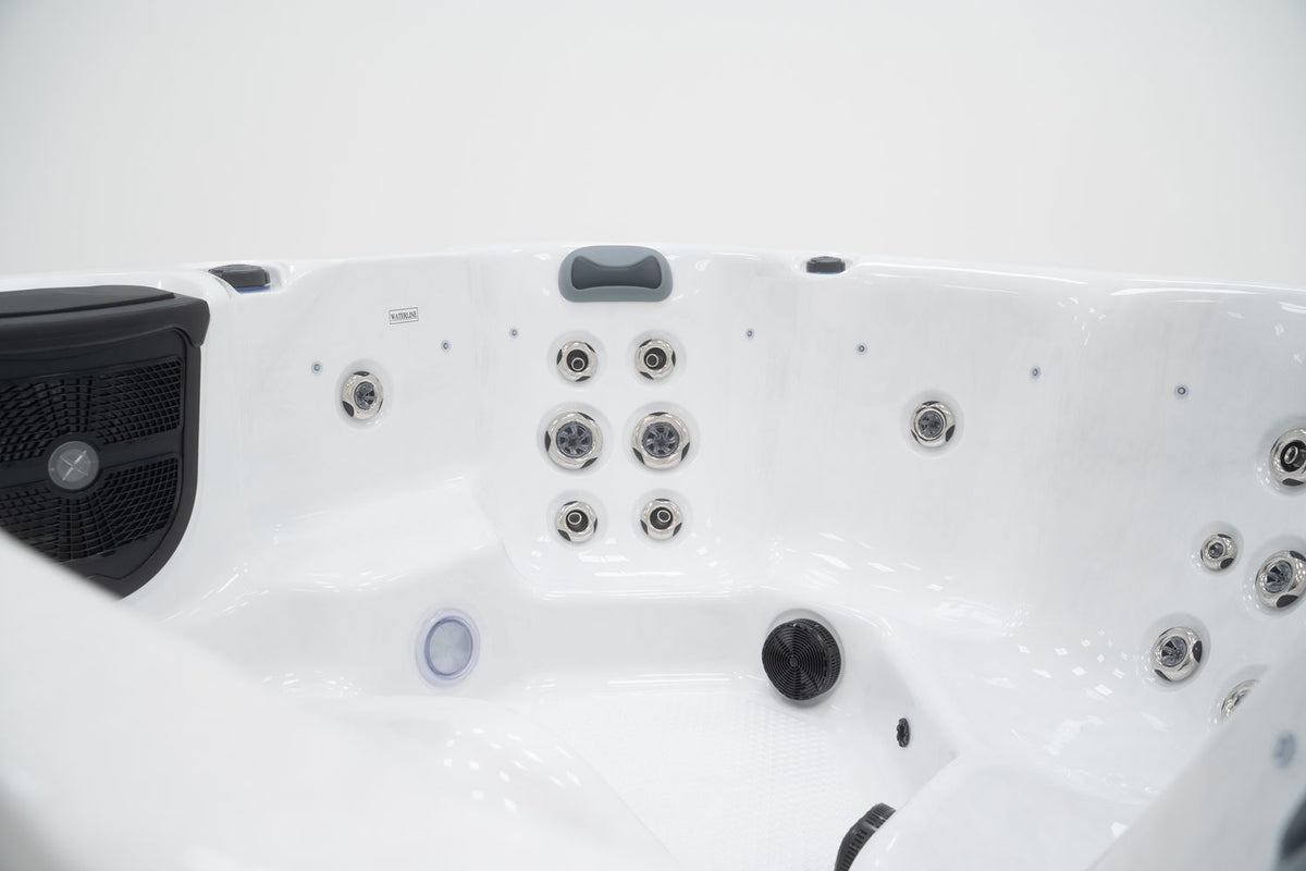 Revolution-spa Venus 200x200x80 6 fős jakuzzi