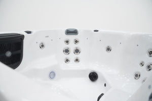 Revolution-spa Venus 200x200x80 6 fős jakuzzi