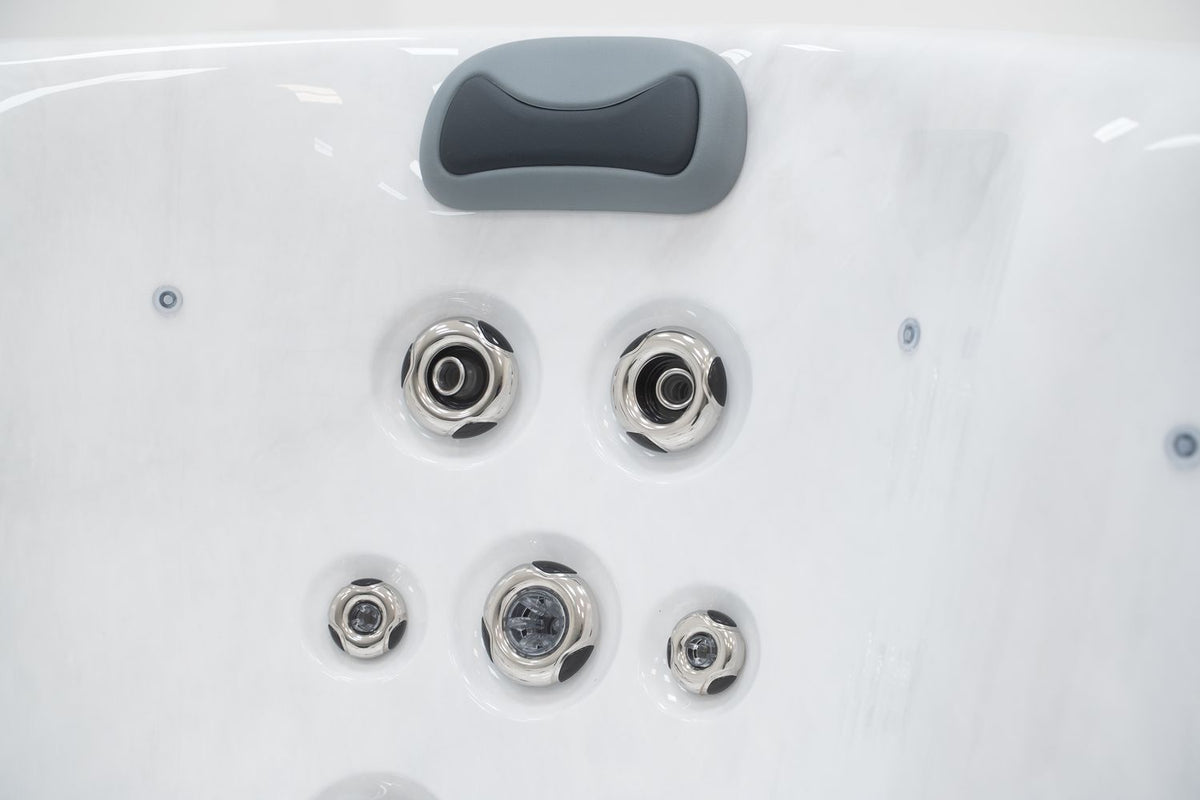 Revolution-spa Venus 200x200x80 6 fős jakuzzi