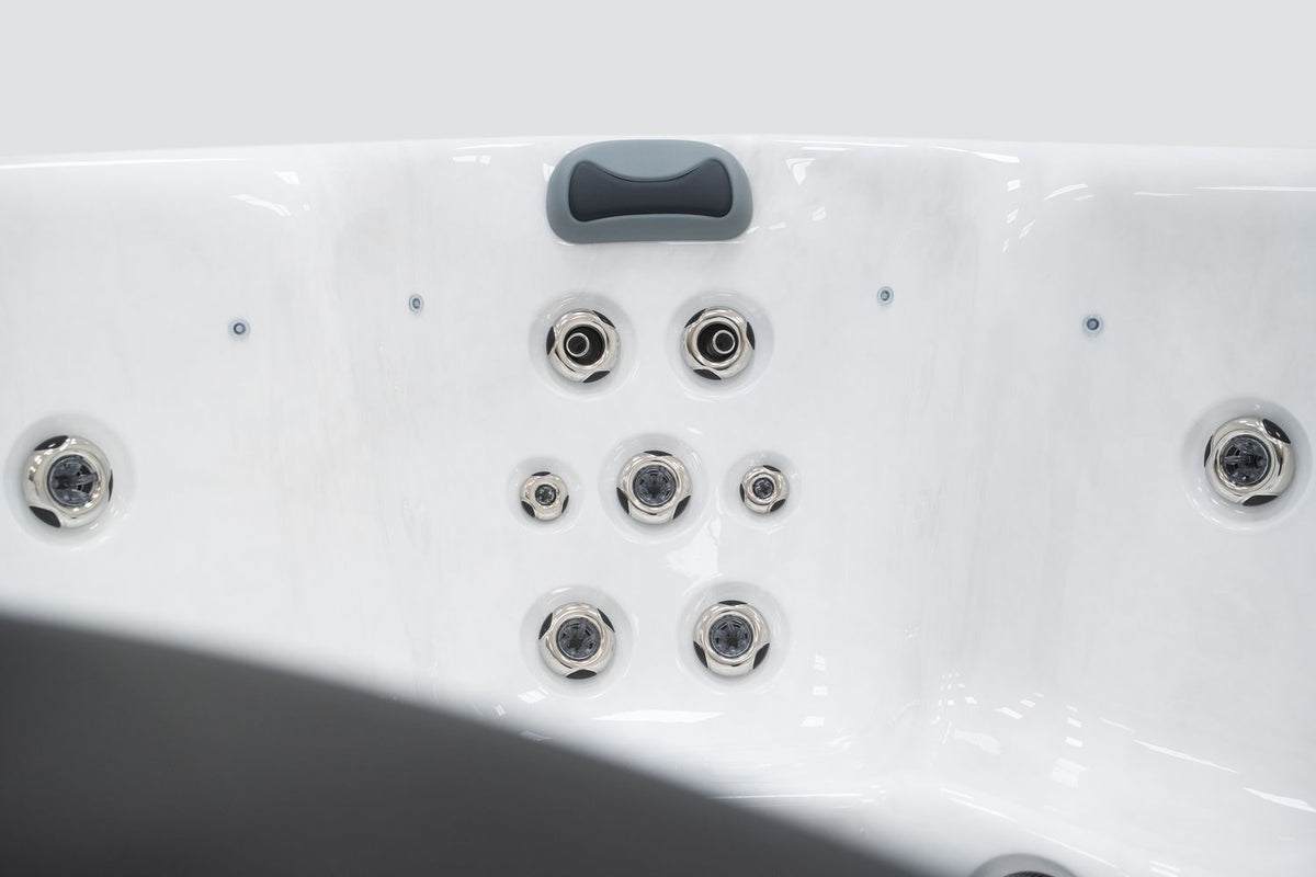 Revolution-spa Venus 200x200x80 6 fős jakuzzi