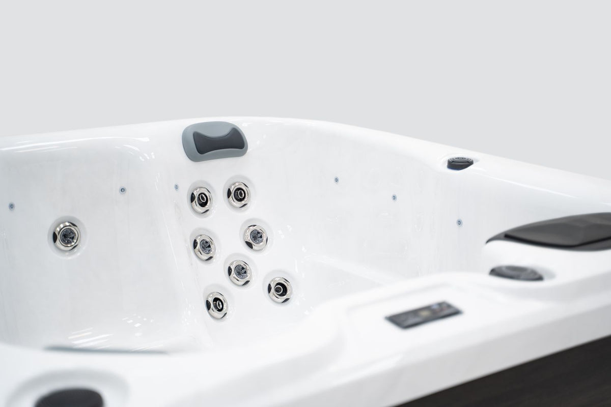 Revolution-spa Venus 200x200x80 6 fős jakuzzi