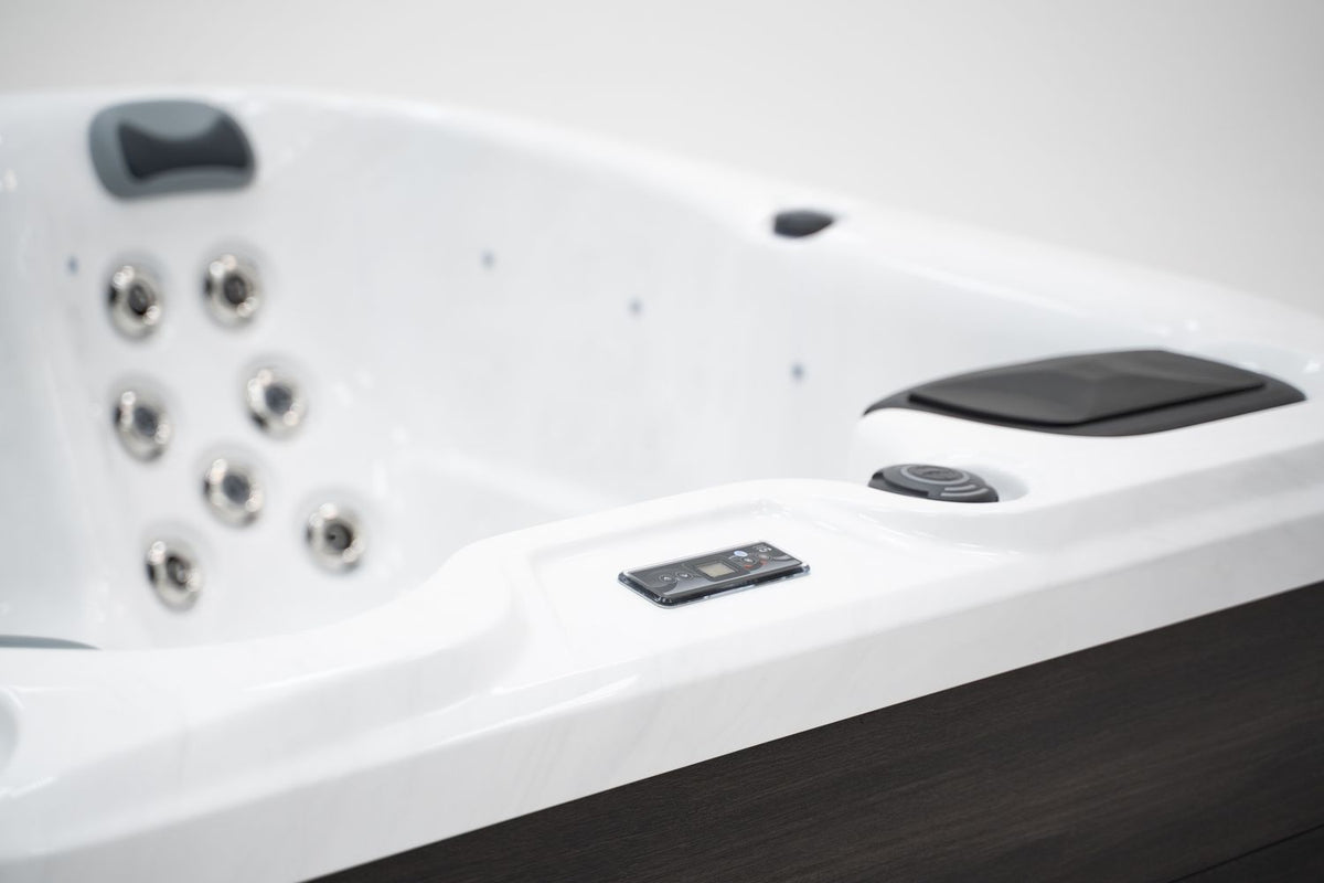 Revolution-spa Venus 200x200x80 6 fős jakuzzi