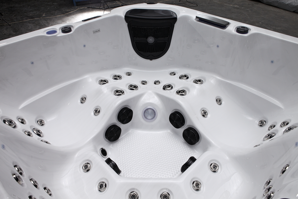 Revolution-spa Neptune 200x200x80 5 fős jakuzzi