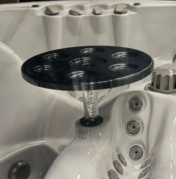 Revolution-spa The Oasis 275x234x91 cm 5 fős jakuzzi