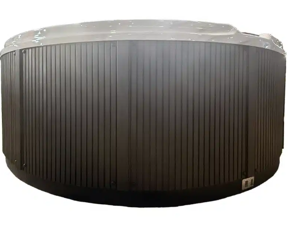 Revolution-spa The Oasis 275x234x91 cm 5 fős jakuzzi