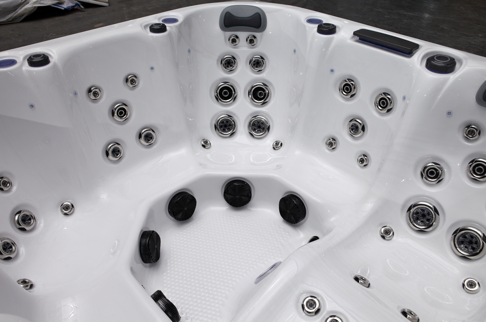 Revolution-spa Saturn 200x200x80 6 fős jakuzzi
