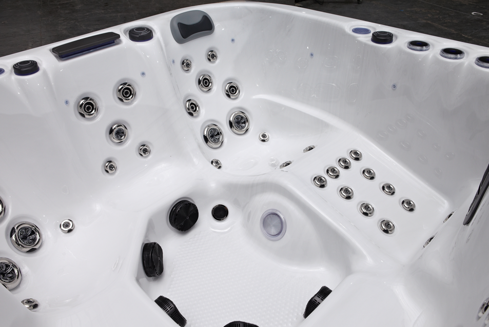 Revolution-spa Saturn 200x200x80 6 fős jakuzzi