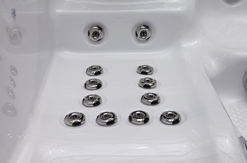 Revolution-spa Saturn 200x200x80 6 fős jakuzzi