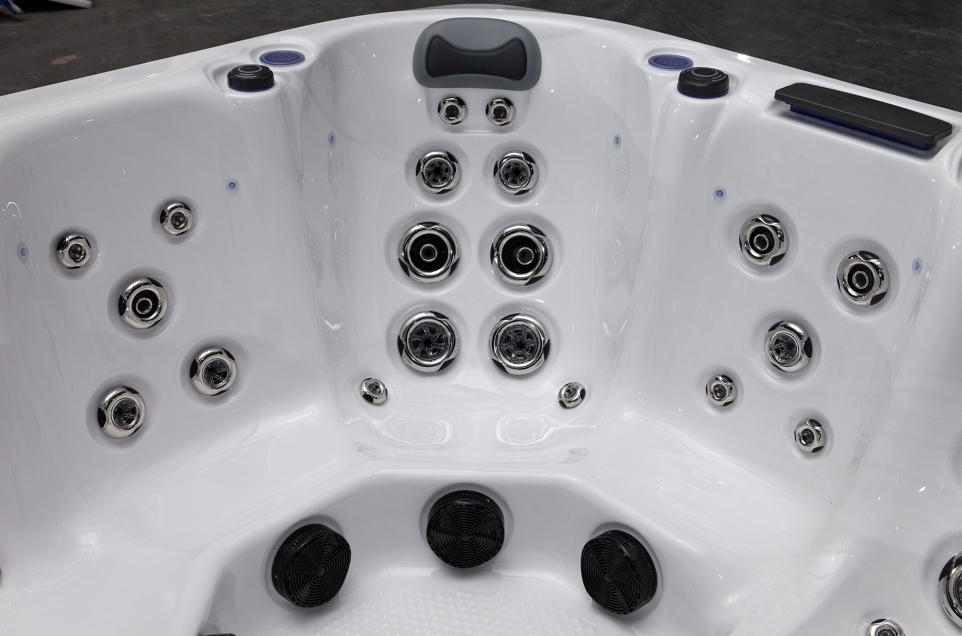 Revolution-spa Saturn 200x200x80 6 fős jakuzzi