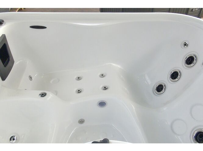 Revolution-spa Tenerife Diamond jakuzzi 214x154x85cm