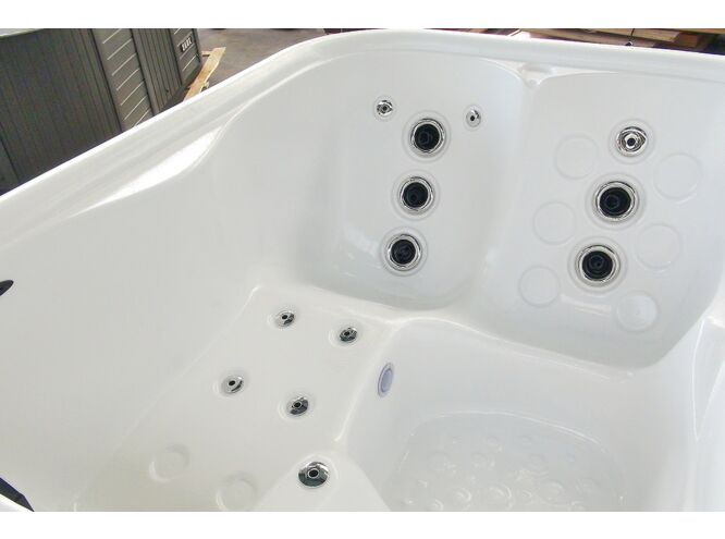 Revolution-spa Tenerife Diamond jakuzzi 214x154x85cm