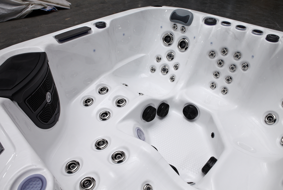 Revolution-spa Uranus 200x200x80 5 fős jakuzzi