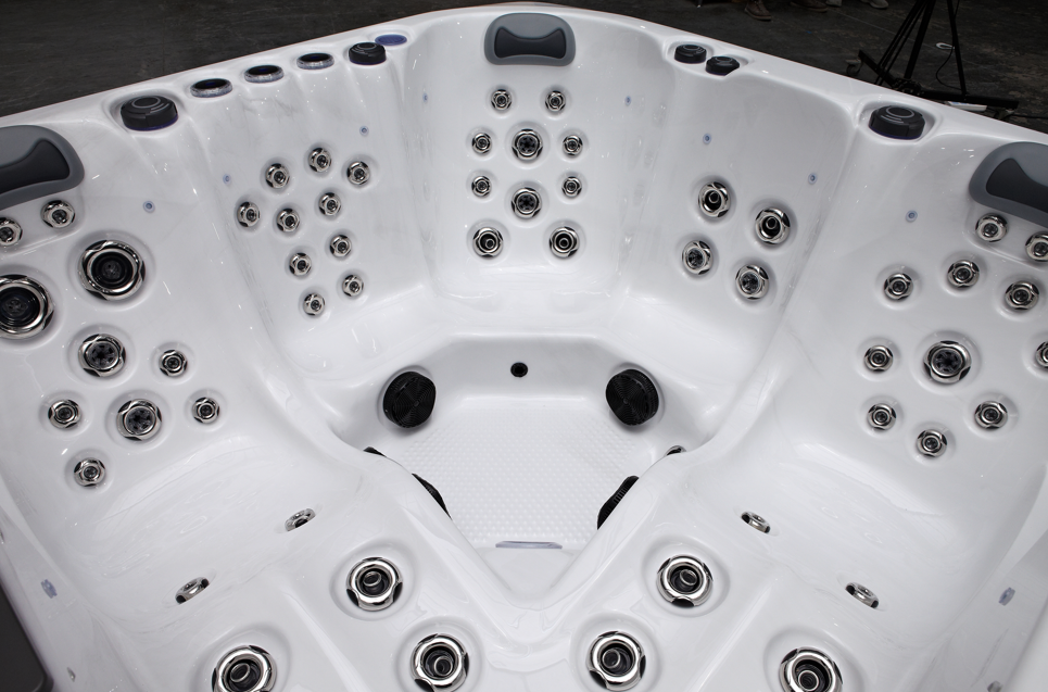 Revolution-spa Uranus 200x200x80 5 fős jakuzzi