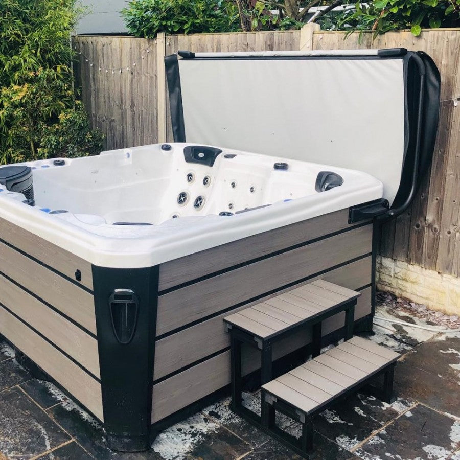 Tetőemelő jakuzzi oldalára